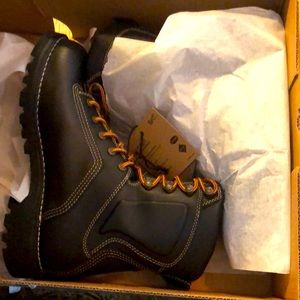 Danner Quarry 8 Black 14547 10.5 D no longer produces this style